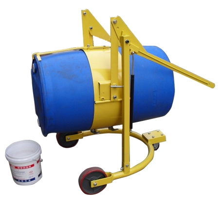 機械旋轉(zhuǎn)式油桶車